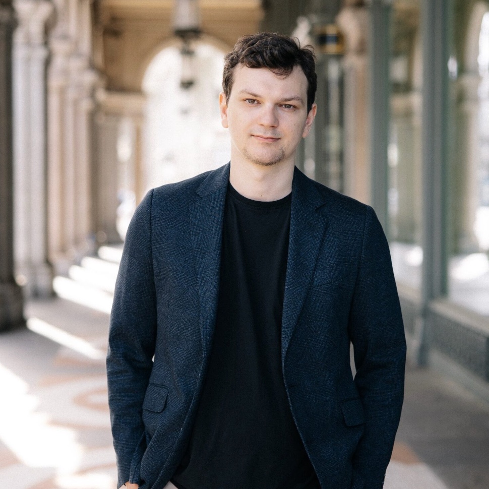 Макс Страхов